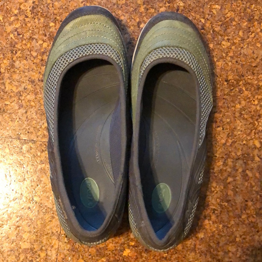 Womens Teva Mary Jane Brown/Green size 7.5